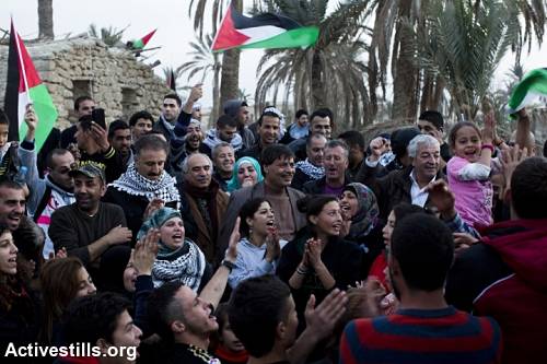 Des Palestiniens lancent la campagne “Melh Al-Ard” en ranimant le village Ein Hijleh, dans la Vallée du Jourdain (vidéo)